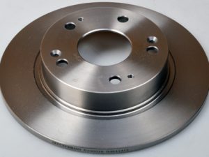 Disc frana HONDA CIVIC VIII limuzina (FD, FA) 1.3 IMA (FA3, FD3) benzina/elector 95 cai DENCKERMANN B130518