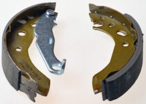 Set saboti frana MAZDA 121 III (JASM, JBSM) 1.3 benzina 50 cai DENCKERMANN B120014