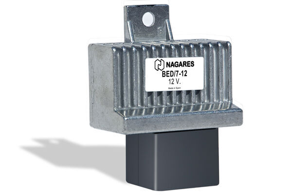 Unitate de control bujii incandescente OPEL VIVARO A bus (X83) 1.9 DTI (F7, J7, A07) diesel 101 cai MAHLE ORIGINAL MHG 2